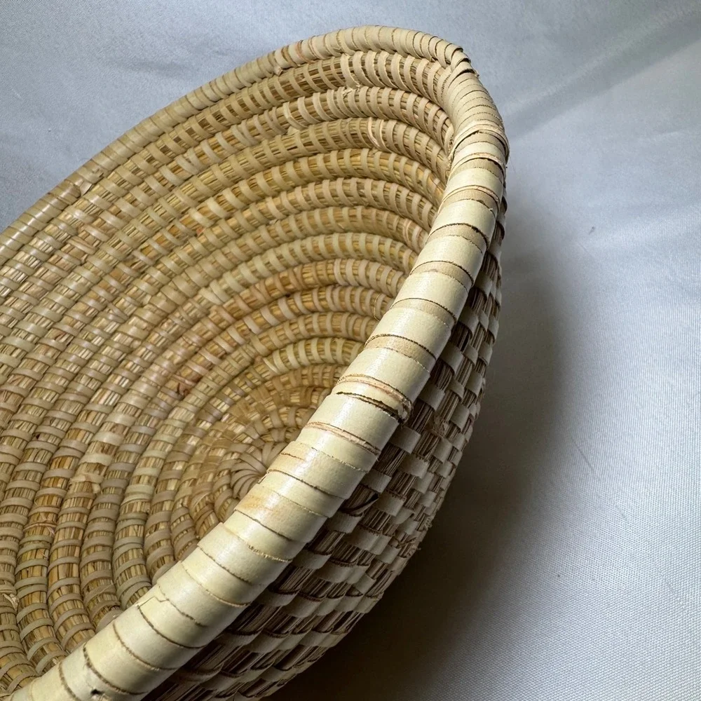 Hand Woven‎ Coiled Sweetgrass Basket Round Decorative Bowl Tan Cream 11.5x4.5